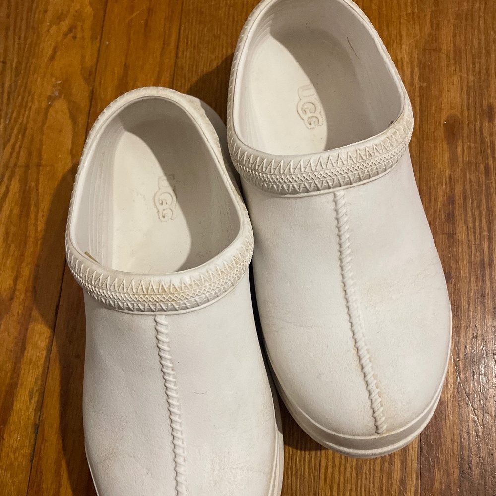 UGG  White slip-on with liner Tasman X